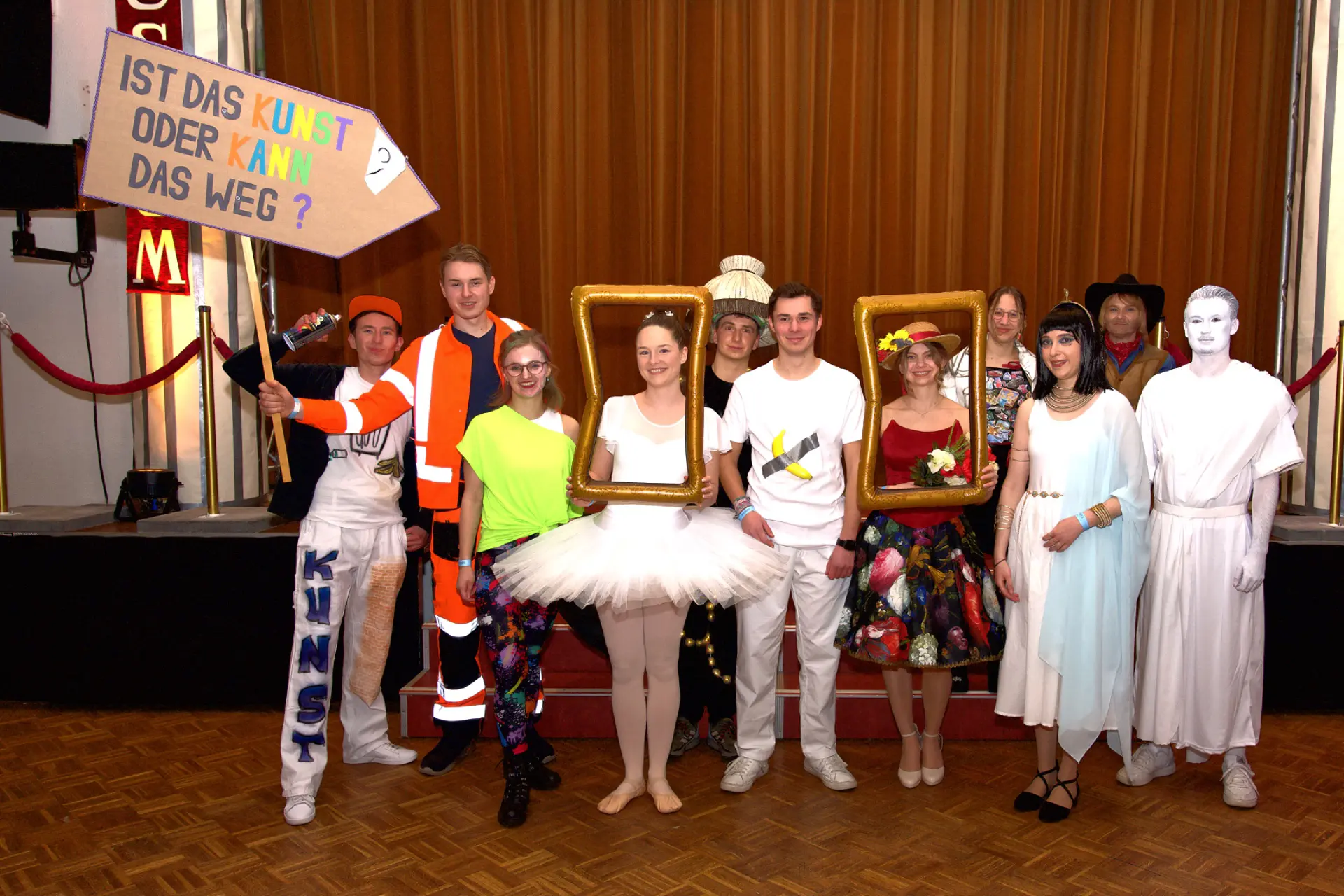 EBM - 69. Saison - Hofball Kostüme 8