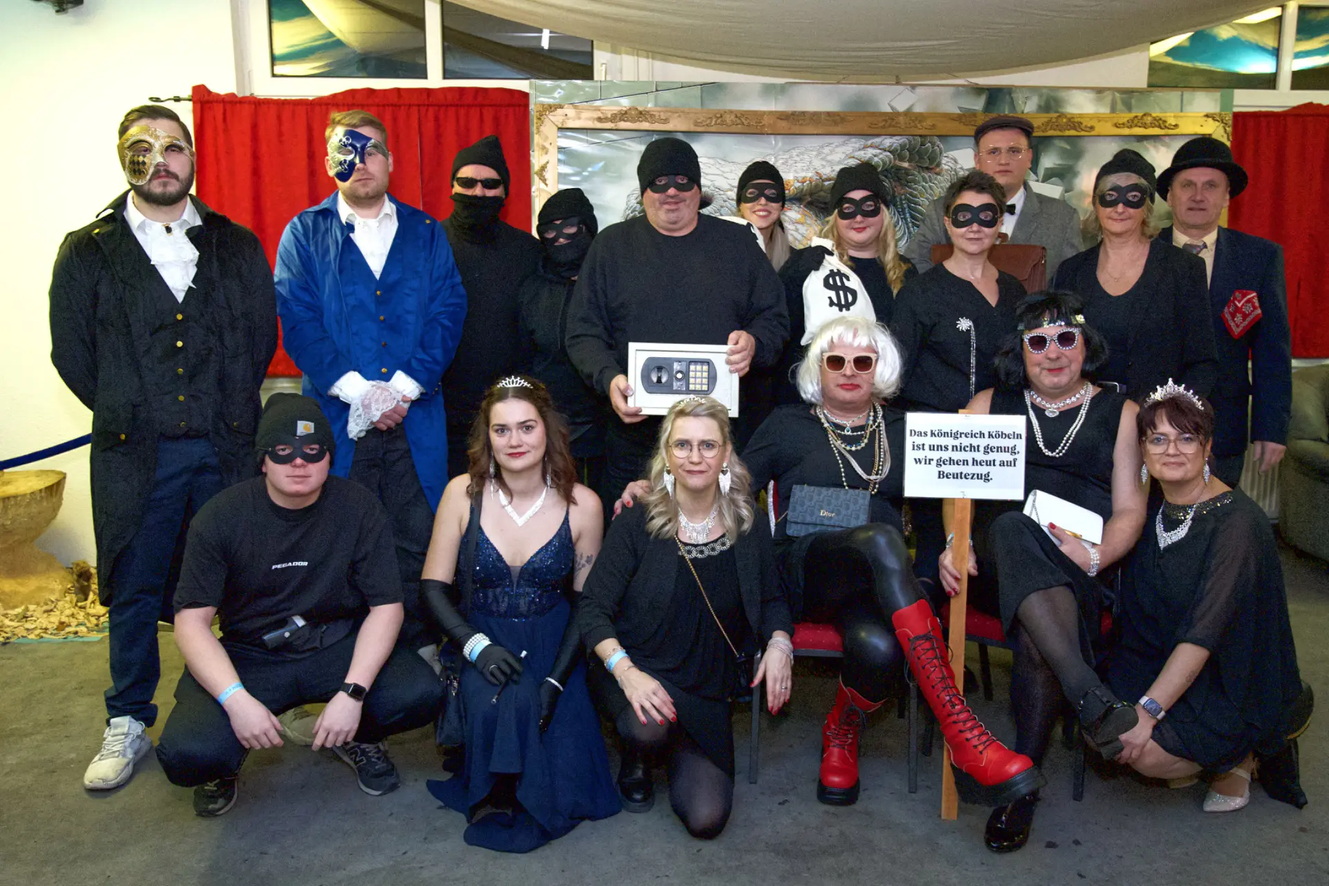 EBM - 69. Saison - Hofball Kostüme 18